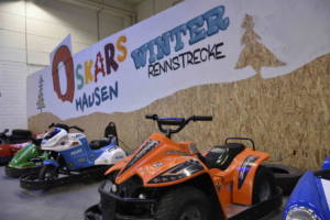 Tritt aufs Gas in der Indoor-Rennstrecke in Oskarshausen