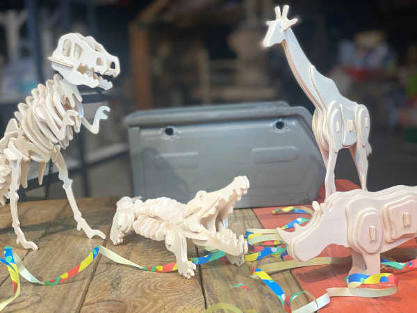 3D-Puzzle bauen bei Oskars Kindergeburtstag